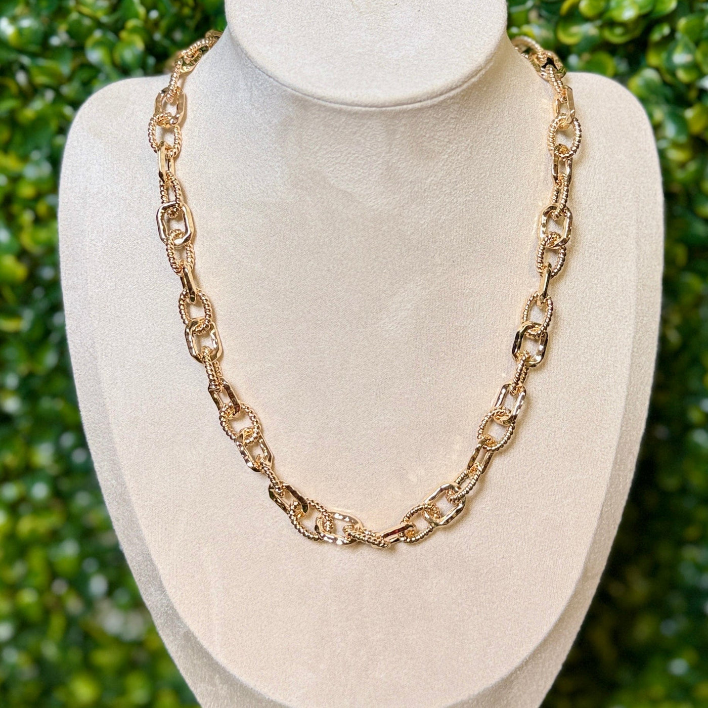 Goldtone or Silvertone Cable Chain – Shabby Chic Boutique and Tanning Salon