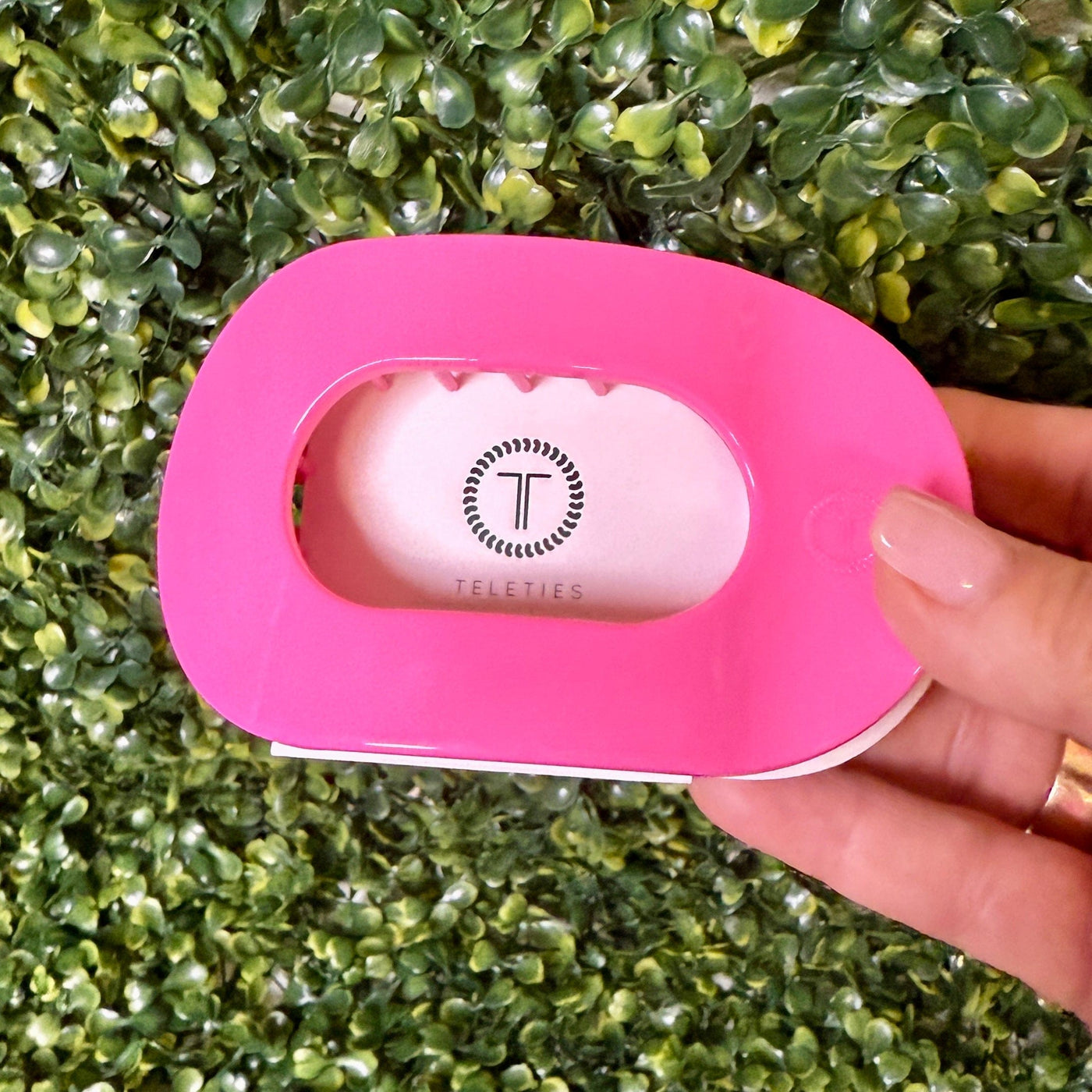 Teleties Summer 2025 Shabby Chic Boutique and Tanning Salon Large Flat Round - Tropical Punch